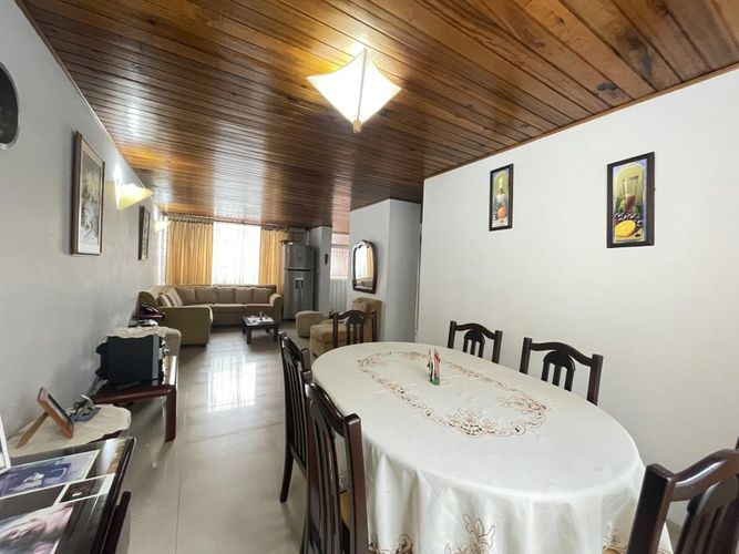 Casa de 3 alcobas en venta en Los Andes, Bogotá, 221 m² · foto 2 de 16