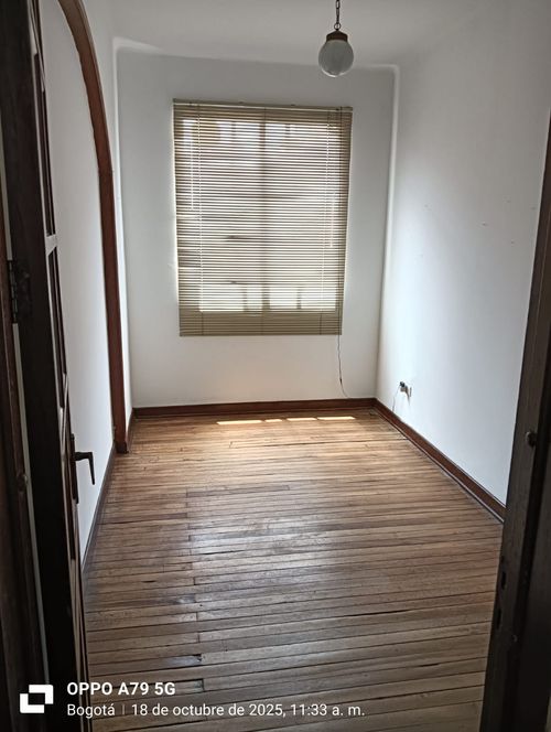 Casa de 5 alcobas en venta en Quinta Camacho, Bogotá, 175 m² · foto 3 de 24