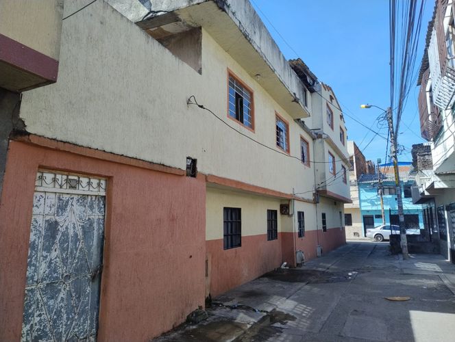 Casa de 12 alcobas en venta en Santa Elena, Cali, 430 m² · foto 2 de 6