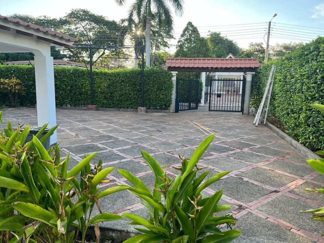 Casa de 5 alcobas en venta en Ricaurte, 245 m² · foto 10 de 20