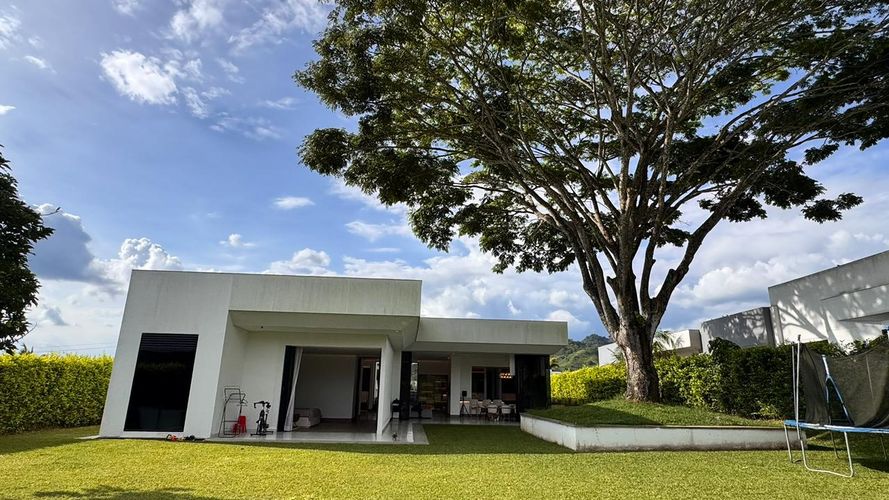 Casa de 4 alcobas en venta en Combia, Pereira, 430 m² · foto 2 de 24