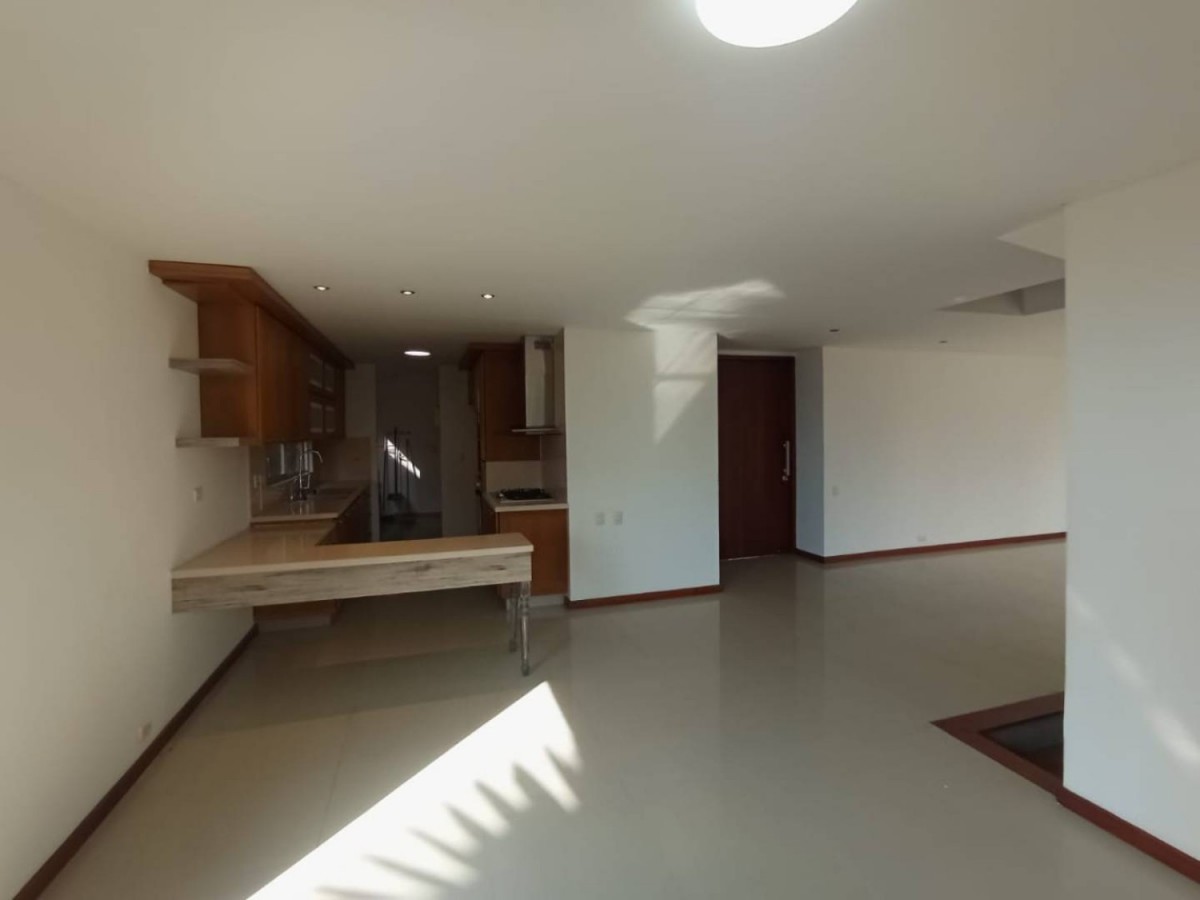 Casa en arriendo en El Poblado, Medellín · foto 3 de 24