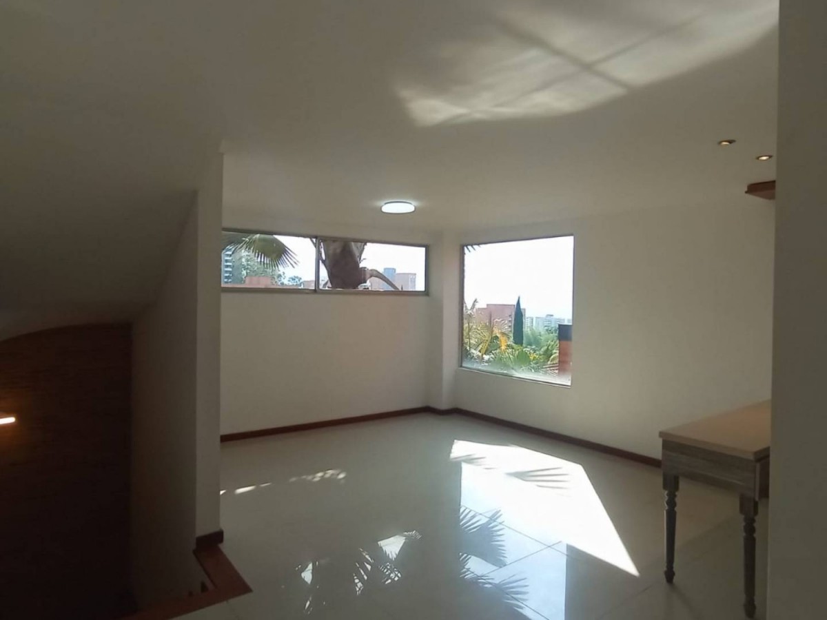 Casa en arriendo en El Poblado, Medellín · foto 6 de 24