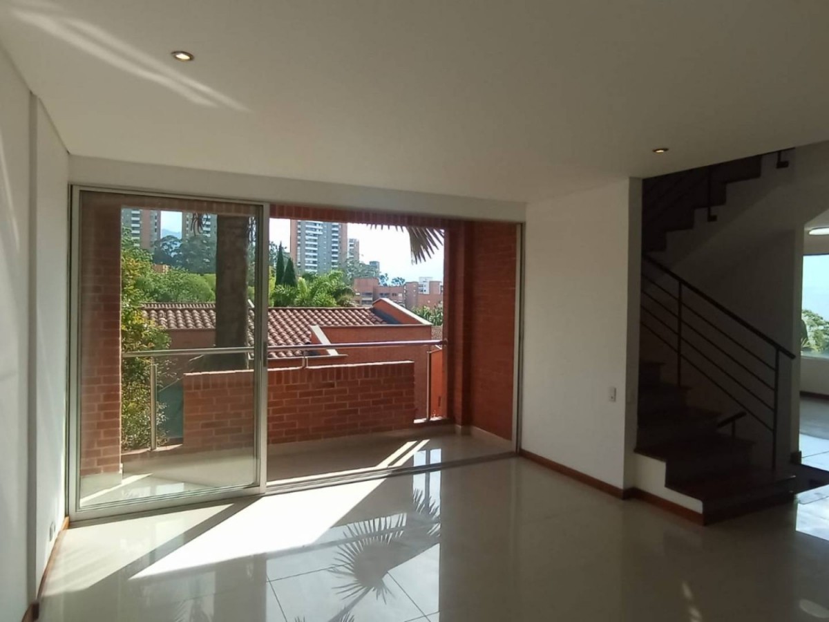 Casa en arriendo en El Poblado, Medellín · foto 11 de 24