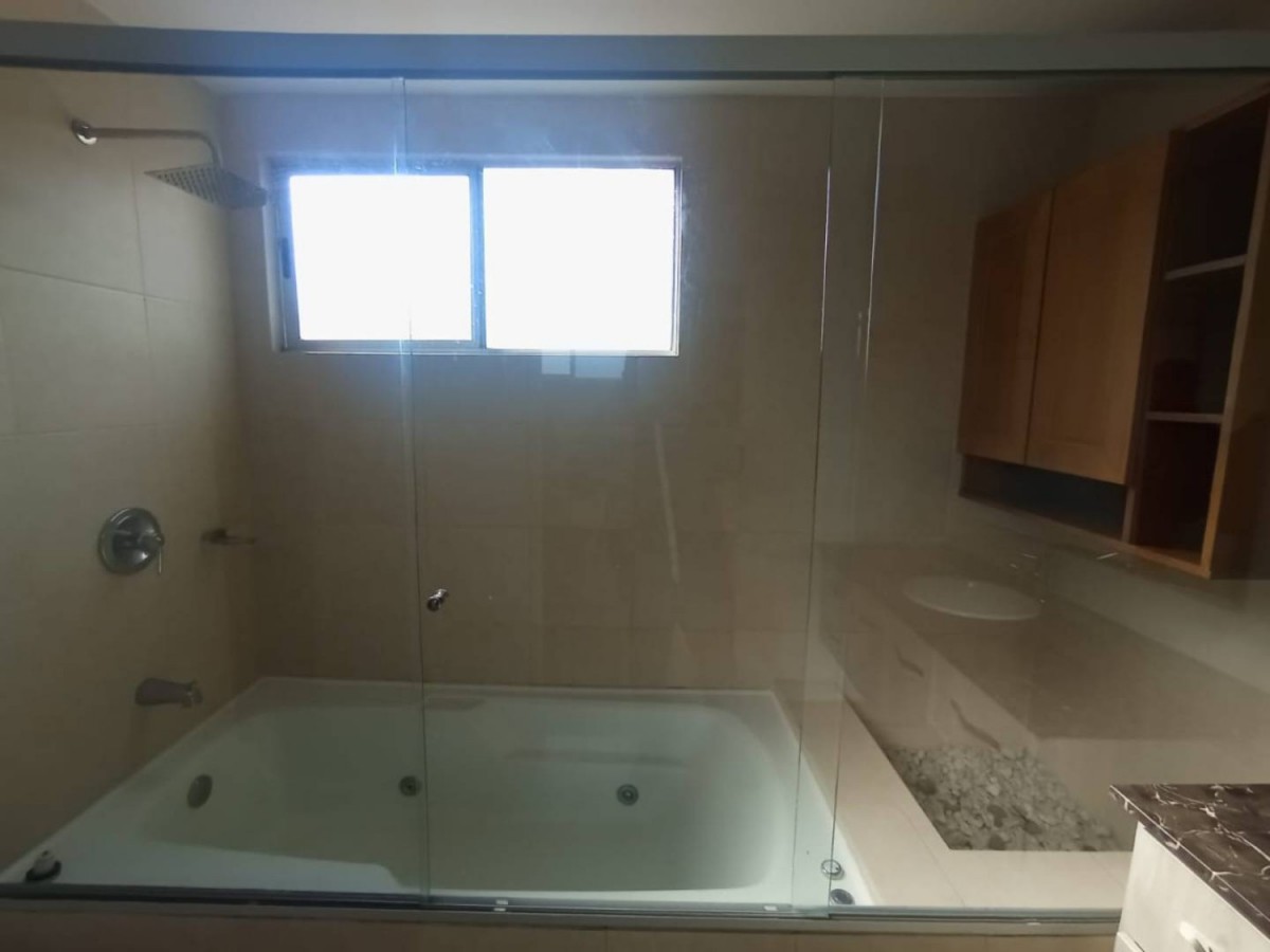 Casa en arriendo en El Poblado, Medellín · foto 21 de 24
