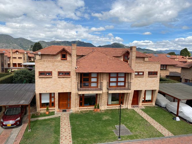 Casa de 3 alcobas en venta en Vereda La Balsa, Chía, 240 m² · foto 2 de 17