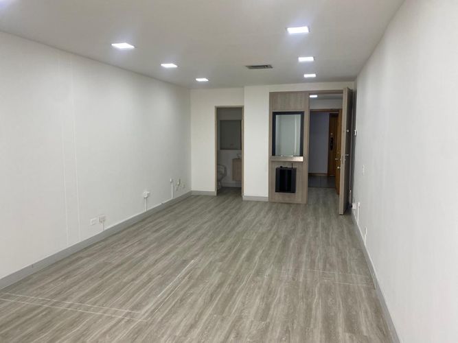 Oficina en arriendo en El Poblado, Medellín, 40 m² · foto 4 de 10