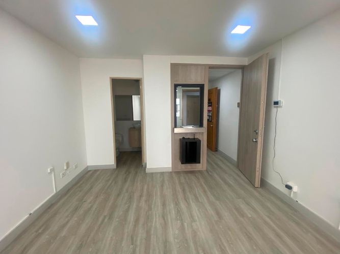 Oficina en arriendo en El Poblado, Medellín, 40 m² · foto 8 de 10
