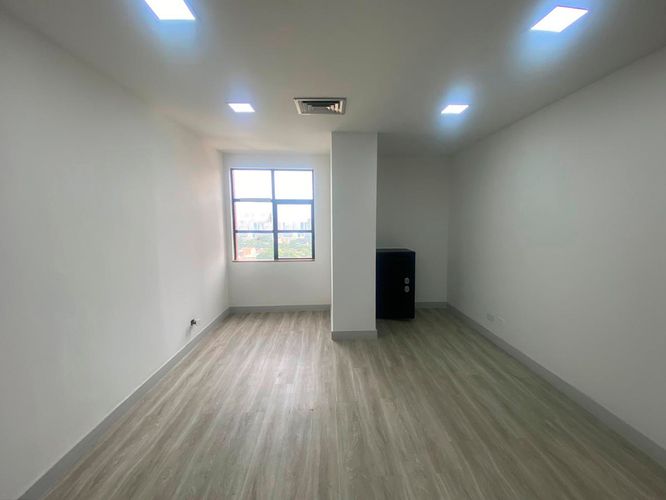Oficina en arriendo en El Poblado, Medellín, 40 m² · foto 7 de 10