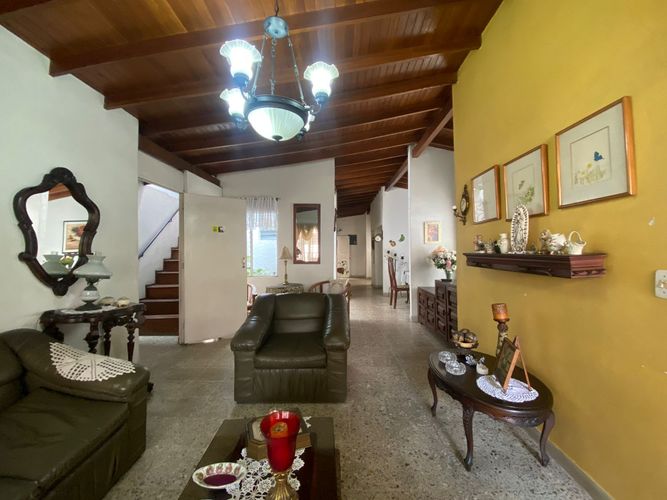 Oficina en venta en San Marcos, Envigado, 156 m² · foto 2 de 9