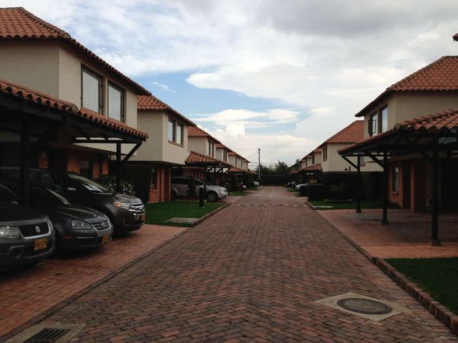 Casa de 3 alcobas en venta en La Estrella, Chía, 205 m² · foto 2 de 24