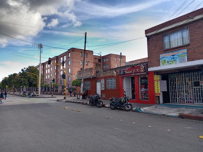 Casa de 5 alcobas en venta en El Tunal, Bogotá, 270 m² · foto 2 de 3