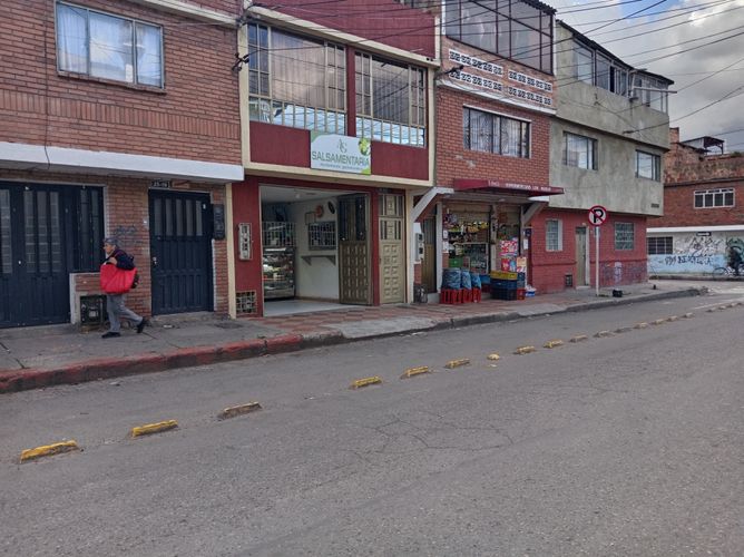 Casa de 5 alcobas en venta en El Tunal, Bogotá, 270 m² · foto 3 de 3