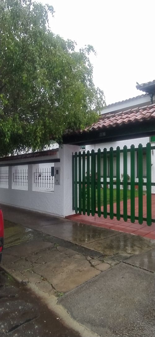 Casa de 5 alcobas en venta en Pontevedra, Bogotá, 250 m² · foto 2 de 17