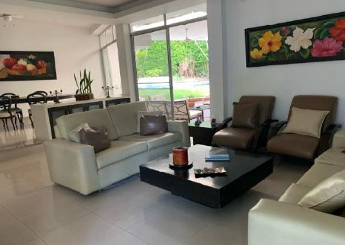 Casa de 7 alcobas en venta en Fontana, Ibagué, 560 m² · foto 15 de 24