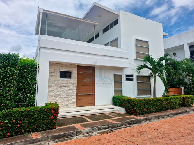 Casa de 4 alcobas en venta en Cn. Casa Loma Campestre, Girardot, 275 m² · foto 2 de 24