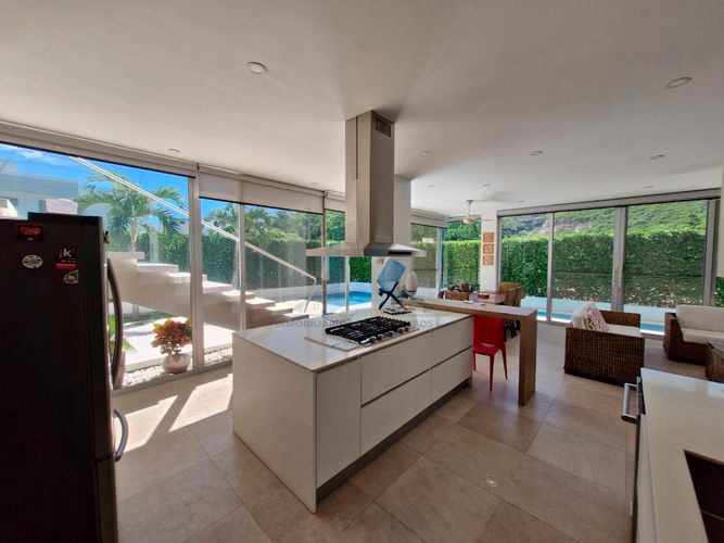 Casa de 4 alcobas en venta en Cn. Casa Loma Campestre, Girardot, 275 m² · foto 12 de 24