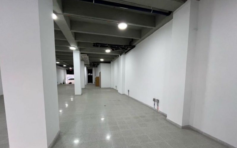 Local en arriendo en Los Naranjos, Itagüí, 267 m² · foto 3 de 5