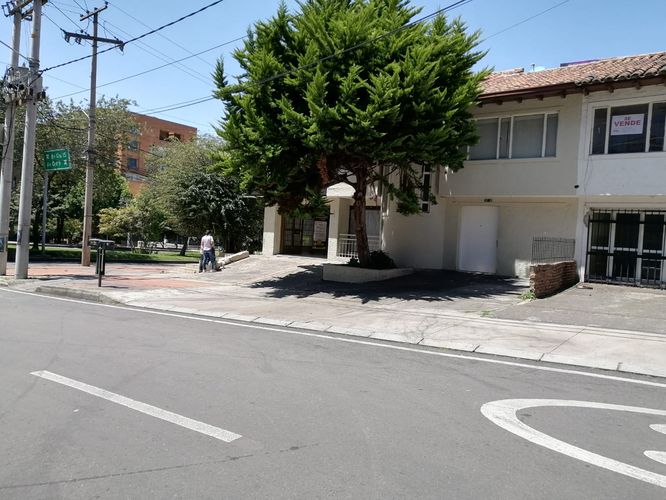 Casa de 4 alcobas en venta en Santa Barbara, Bogotá, 290 m² · foto 2 de 19