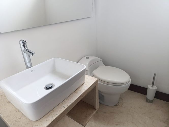 Apartamento de 3 alcobas en arriendo en El Poblado, Medellín, 263 m² · foto 16 de 18