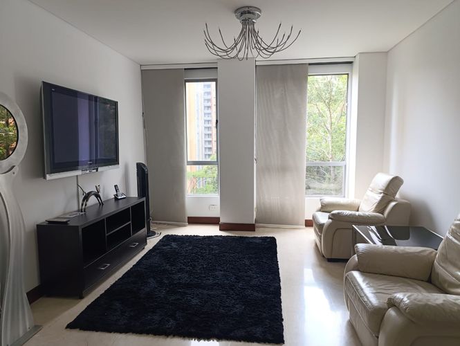 Apartamento de 3 alcobas en arriendo en El Poblado, Medellín, 263 m² · foto 3 de 18