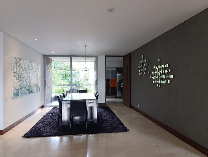 Apartamento de 3 alcobas en arriendo en El Poblado, Medellín, 263 m² · foto 2 de 18
