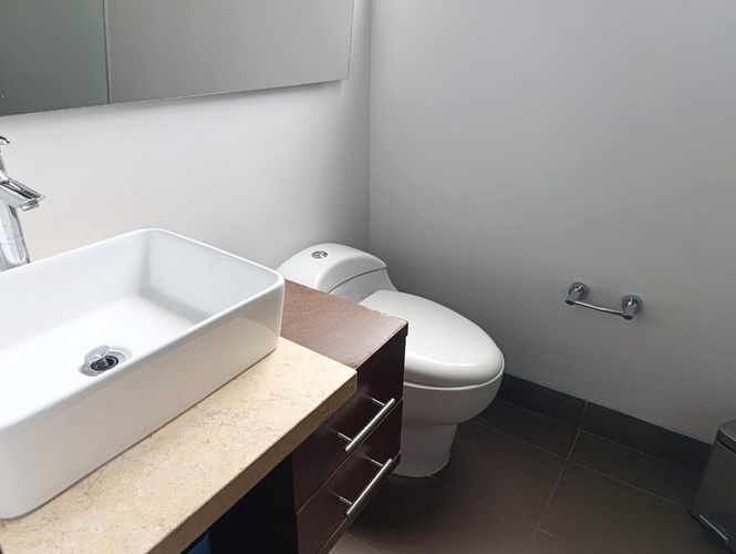 Apartamento de 3 alcobas en arriendo en El Poblado, Medellín, 263 m² · foto 17 de 18