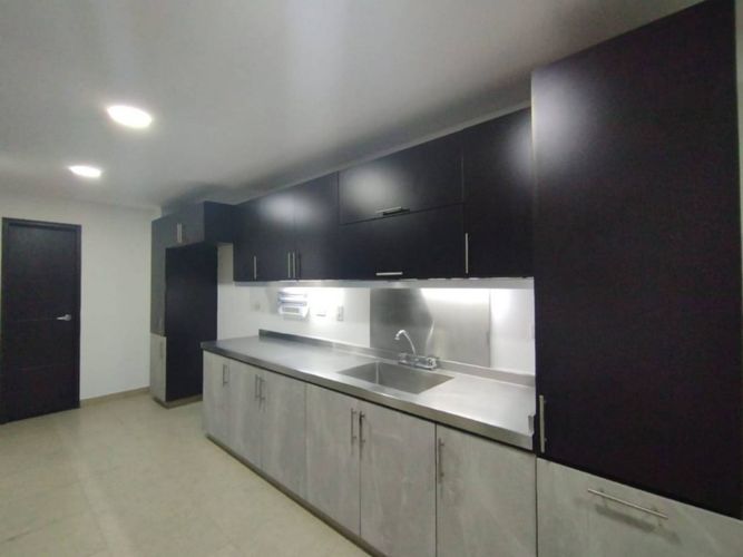 Casa de 3 alcobas en venta en Suramerica, Itagüí, 240 m² · foto 2 de 20