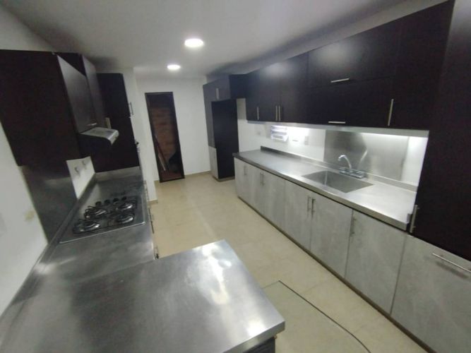Casa de 3 alcobas en venta en Suramerica, Itagüí, 240 m² · foto 3 de 20
