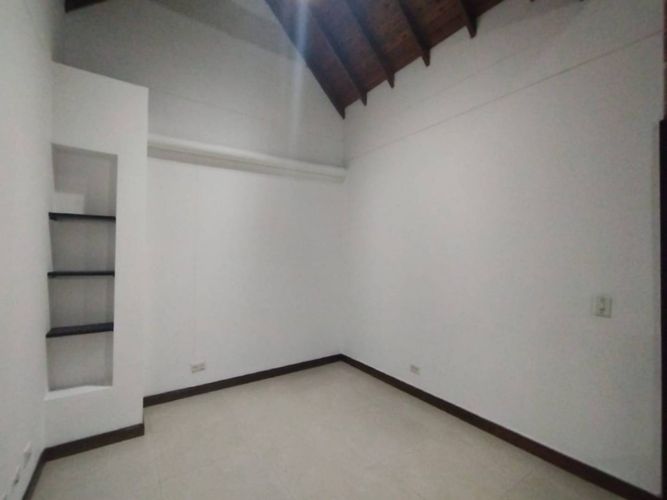 Casa de 3 alcobas en venta en Suramerica, Itagüí, 240 m² · foto 11 de 20