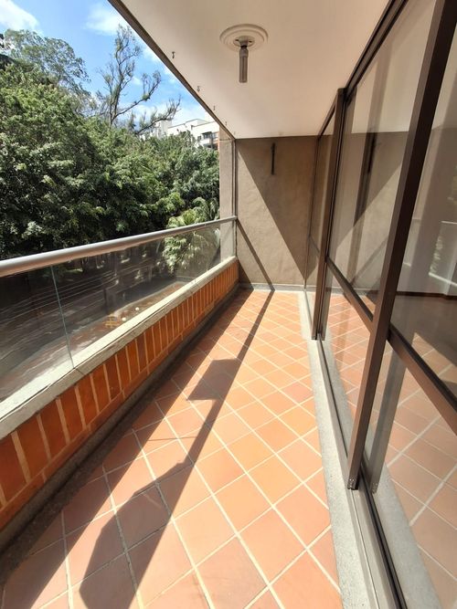 Apartamento de 3 alcobas en arriendo en Urbanización Las Cumbres, Medellín, 120 m² · foto 2 de 19