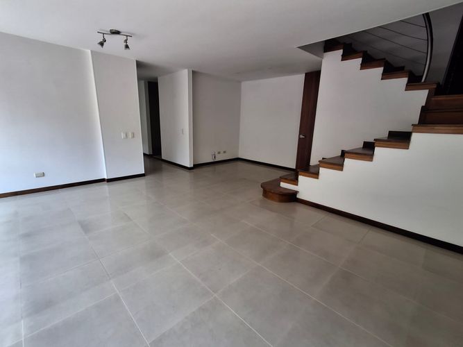 Apartamento de 3 alcobas en arriendo en Urbanización Las Cumbres, Medellín, 120 m² · foto 3 de 19