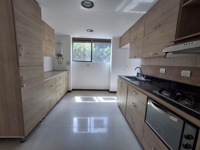 Apartamento de 3 alcobas en arriendo en Urbanización Las Cumbres, Medellín, 120 m² · foto 4 de 19