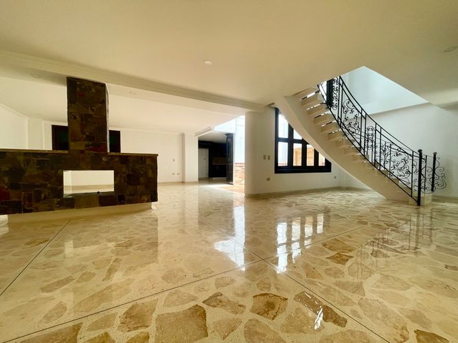 Casa de 5 alcobas en venta en Loma De La Doctora, Sabaneta, 400 m² · foto 2 de 24
