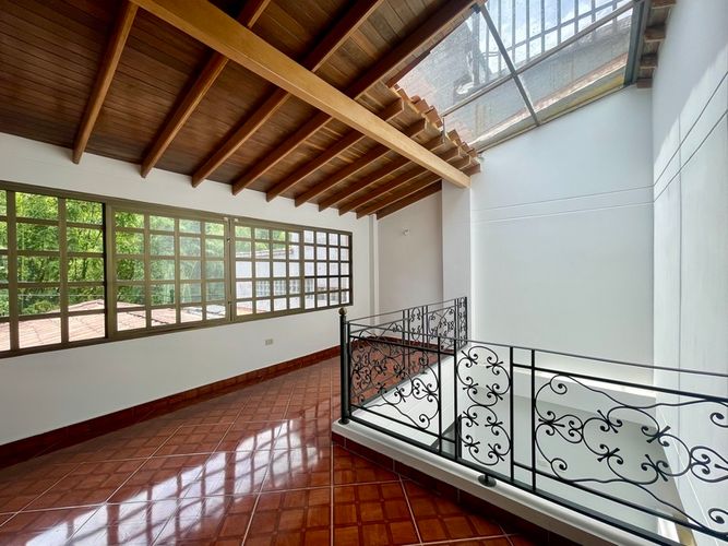 Casa de 5 alcobas en venta en Loma De La Doctora, Sabaneta, 400 m² · foto 9 de 24