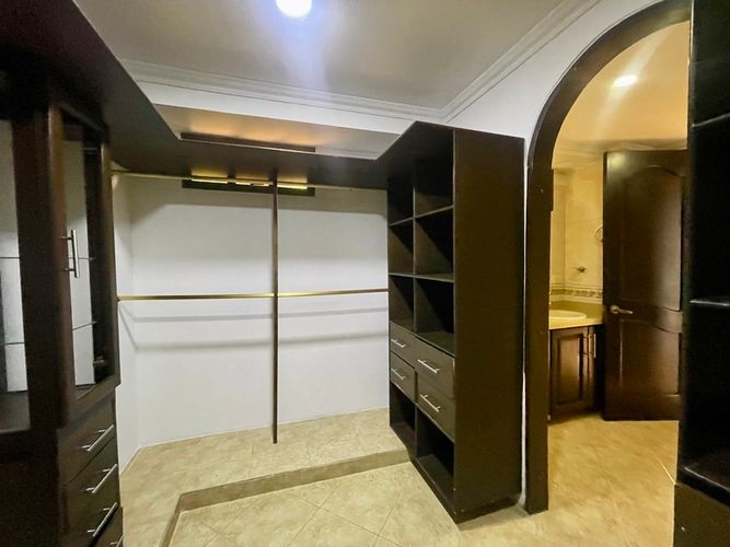 Casa de 5 alcobas en venta en Loma De La Doctora, Sabaneta, 400 m² · foto 23 de 24