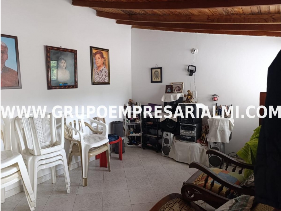 Apartaestudio for sale in La milagrosa, Medellín 4