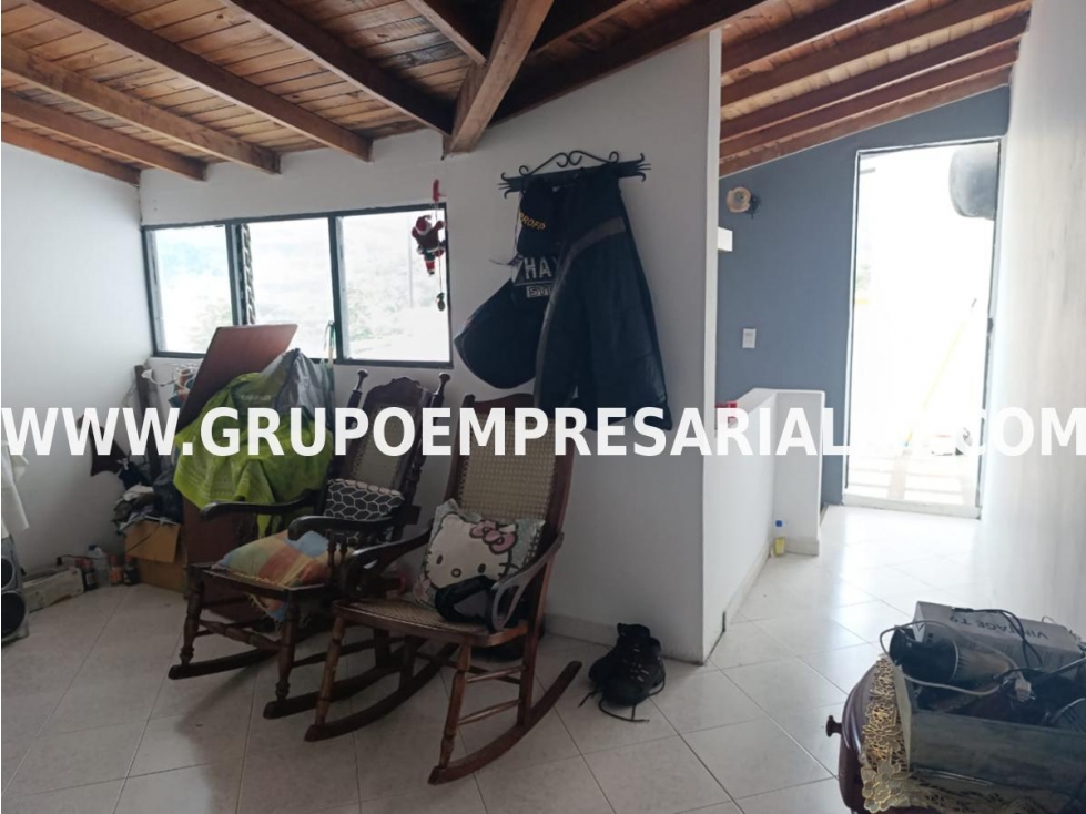 Apartaestudio for sale in La milagrosa, Medellín 5