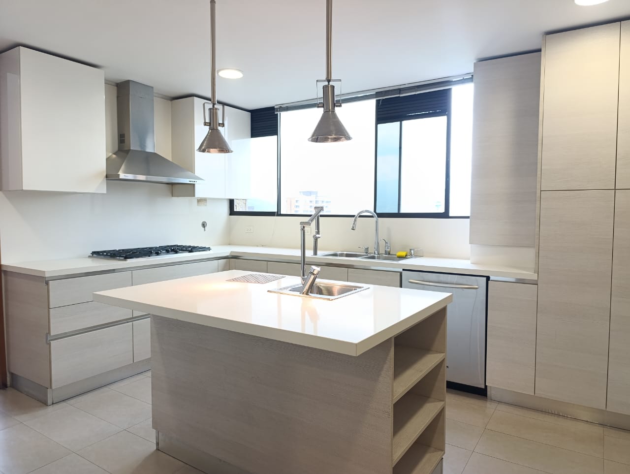 Apartamento en arriendo en El Poblado, Medellín · foto 9 de 19
