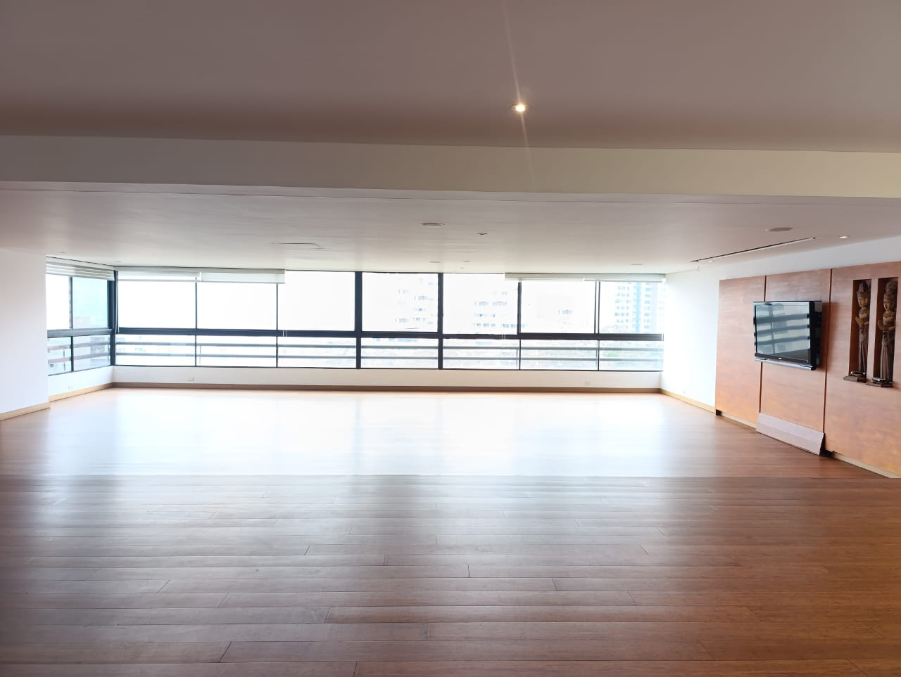 Apartamento en arriendo en El Poblado, Medellín · foto 2 de 19