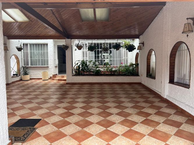 Casa de 4 alcobas en venta en La Floresta, Bogotá, 220 m² · foto 2 de 24