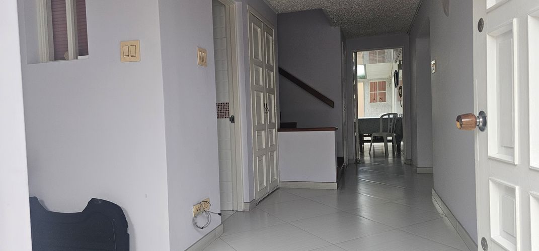 Casa de 4 alcobas en venta en La Floresta, Bogotá, 220 m² · foto 3 de 24