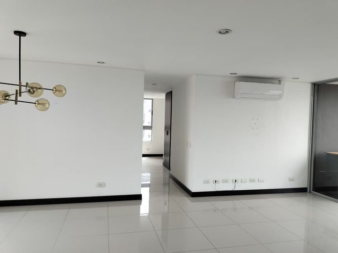 Apartamento de 3 alcobas en arriendo en El Poblado, Medellín, 122 m² · foto 2 de 18