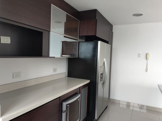 Apartamento de 3 alcobas en arriendo en El Poblado, Medellín, 122 m² · foto 6 de 18