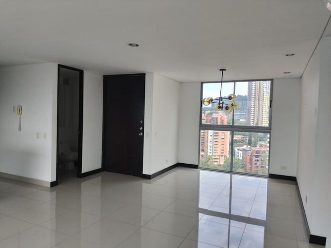 Apartamento de 3 alcobas en arriendo en El Poblado, Medellín, 122 m² · foto 3 de 18