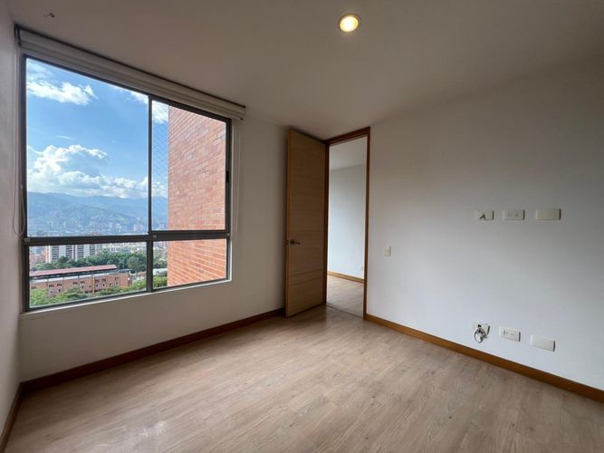 Apartamento de 3 alcobas en arriendo en Loma Benedictinos, Envigado, 140 m² · foto 13 de 20