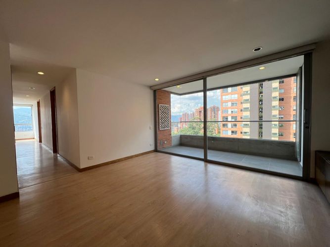 Apartamento de 3 alcobas en arriendo en Loma Benedictinos, Envigado, 140 m² · foto 2 de 20