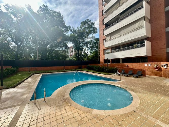 Apartamento de 3 alcobas en venta en Ciudad Jardin, Cali, 191 m² · foto 2 de 7