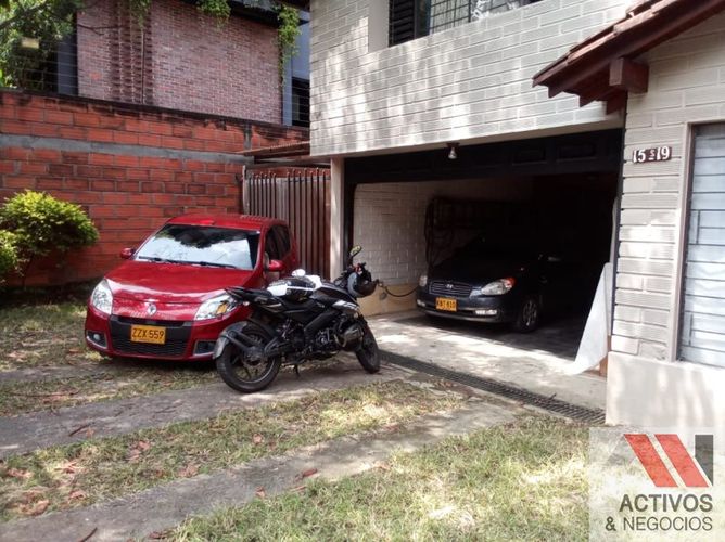 Casa de 4 alcobas en arriendo en La Aguacatala, Medellín, 217 m² · foto 6 de 24