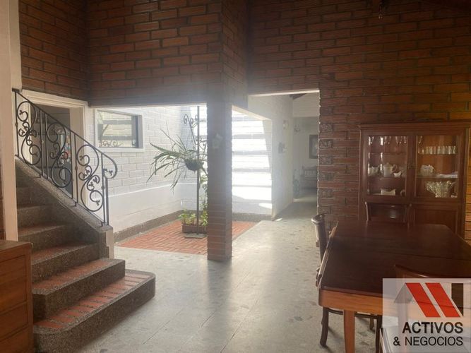Casa de 4 alcobas en arriendo en La Aguacatala, Medellín, 217 m² · foto 7 de 24